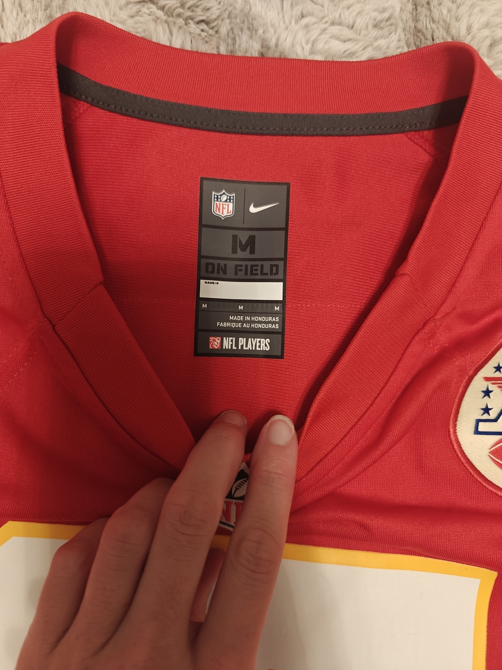 Nike Men’s Kansas City Chiefs Patrick Mahomes #15 Red Football Jersey - Picture 3 of 5